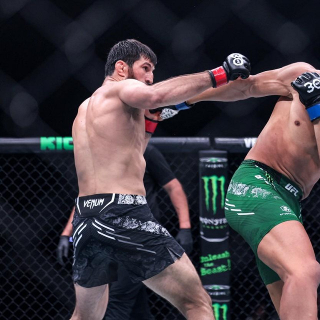 Magomed Ankalaev (lijevo) vs. Johnny Walker (desno)
