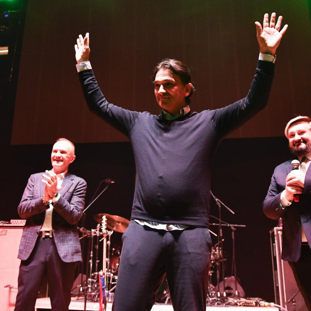 Zlatko Dalić na pozornici s Matom Bulićem i Daliborom Petkom u Frankfurtu