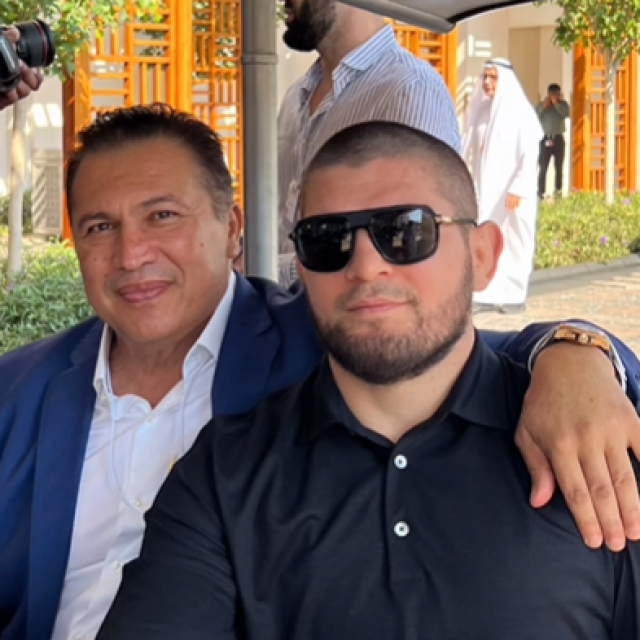 Javier Mendez (lijevo) i Khabib Nurmagomedov (desno)