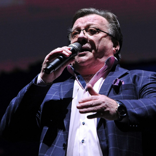 Halid Bešlić tijekom koncerta