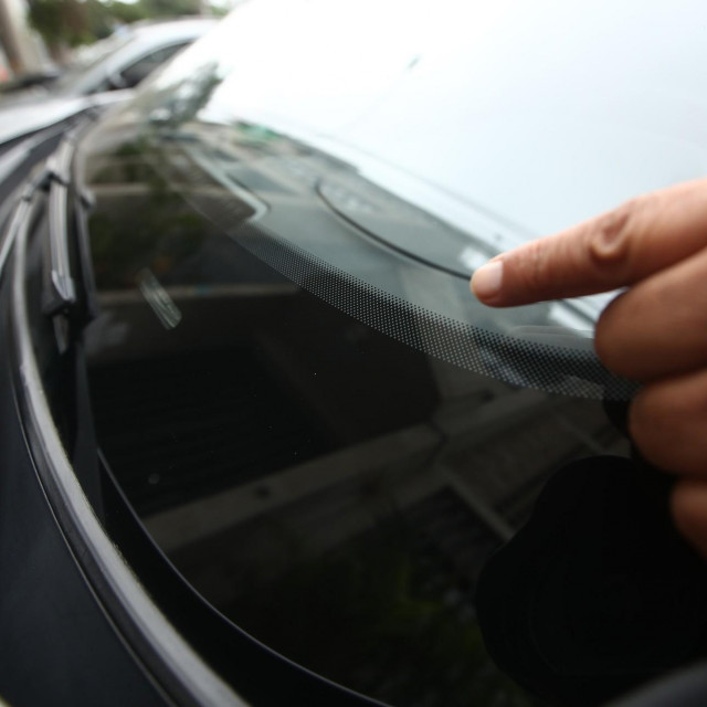 Crna ”frit traka” na staklu