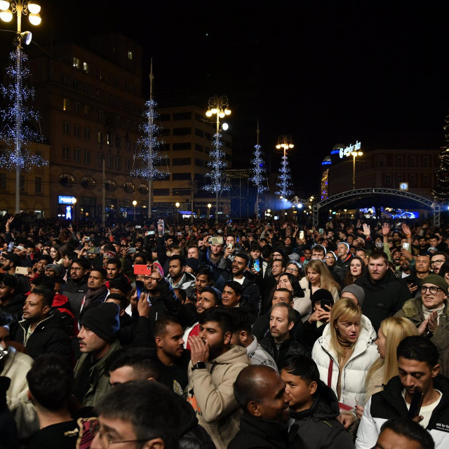 Brojni stranci čekali su Novu godinu na glavnom zagrebačkom trgu