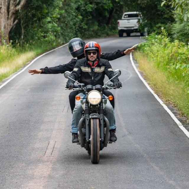 Motociklist kaciga (ilustracija)