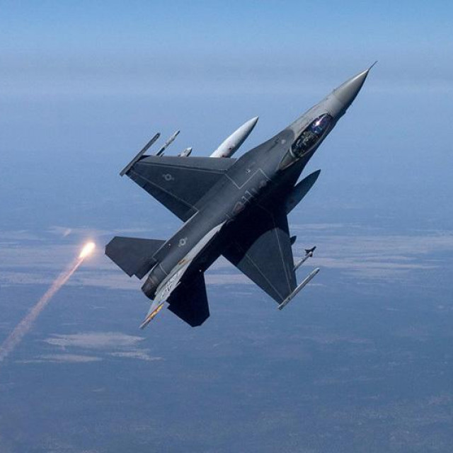 Borbeni avion F-16 Zračnih snaga SAD i F-16 Kraljevskih zračnih snaga Nizozemske