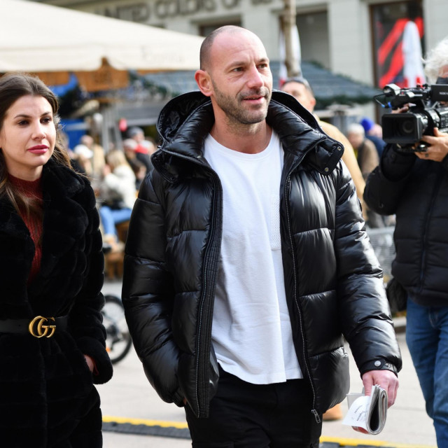 ”Tajanstvena brineta” s kojom je ministar Damir Habijan viđen na špici zapravo je snaha Ratka Mačeka, kojoj je Habijan vjenčani kum