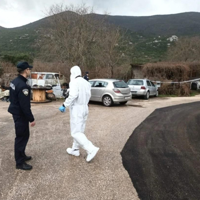 Policijski očevid nakon ubojstva u selu Borovci u Kuli Norinskoj