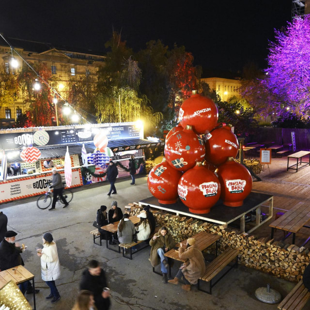 Advent na Strossmayerovom trgu