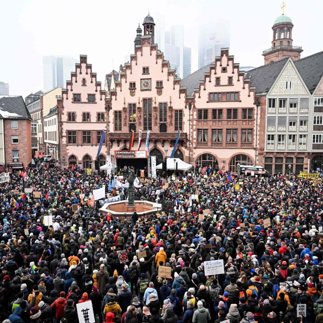 Prosvjed na glavnom trgu u Frankfurtu