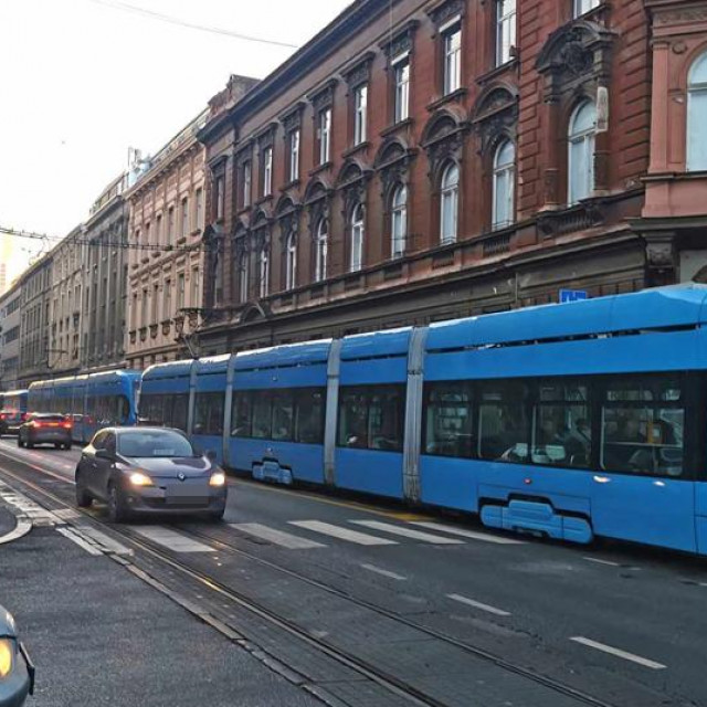 Gužva u Vodnikovoj koja je nastala zbog intervencije vatrogasaca u Ilici