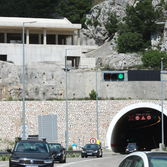 Općinska uljara koja se gradi bespravno, nalazi se točno iznad južnog ulaza u cestovni tunel ‘Sveti Ilija‘