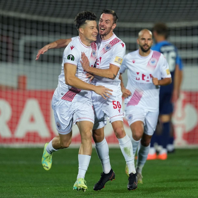 Zvonimir Kožulj slavi tijekom utakmice s AZ-om