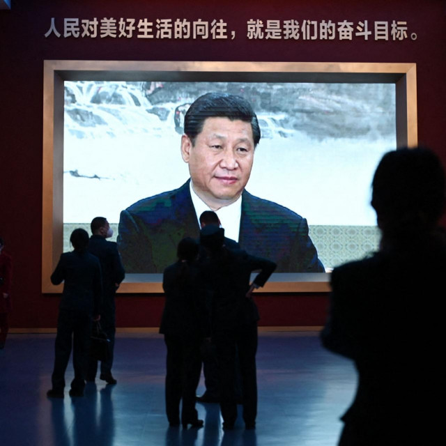 Kineski predsjednik Xi Jinping na televizijskom ekranu u Muzeju Kineske komunističke partije u Pekingu