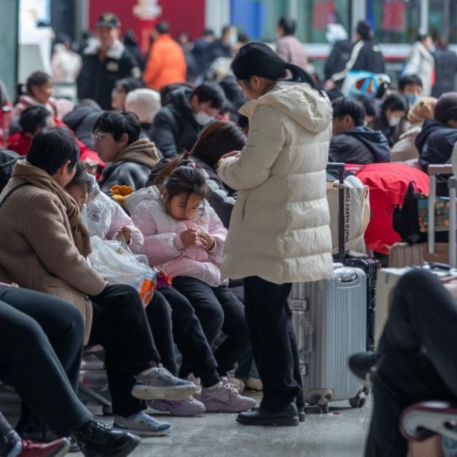 Gužve na željezničkom kolodvoru u provinciji Henan 