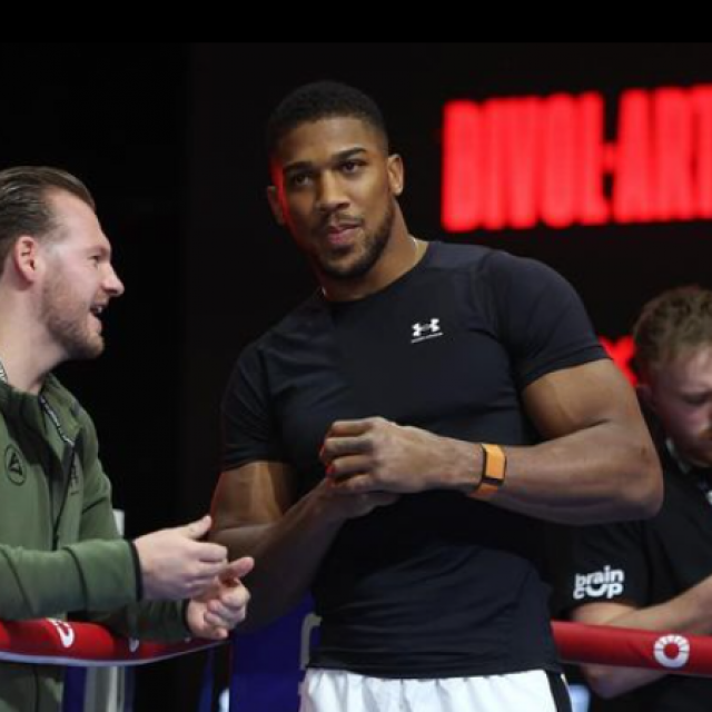Ben Davison (lijevo) i Anthony Joshua (desno)