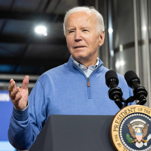 Predsjednik Joe Biden govori o svojim planovima Investing in America i Bipartisan Infrastructure u Earth Rider Brewery u Superioru, Wisconsin, 25. siječnja 2024.