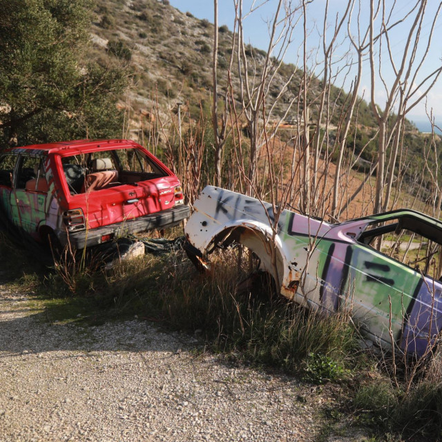 Automobilske olupine na Hvaru