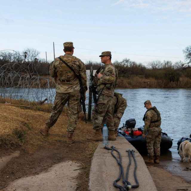 Teksaška garda postavila je barikade na granicu