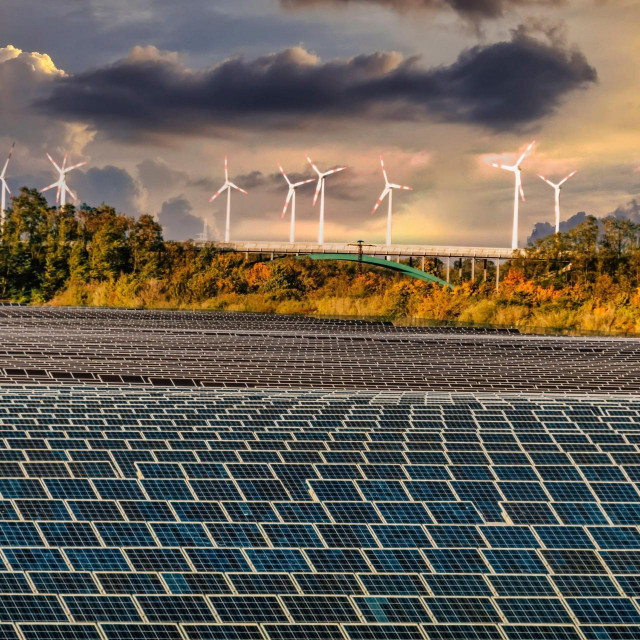 Solarni paneli i vjetroturbine u Sachsen-Anhaltu, Njemačka