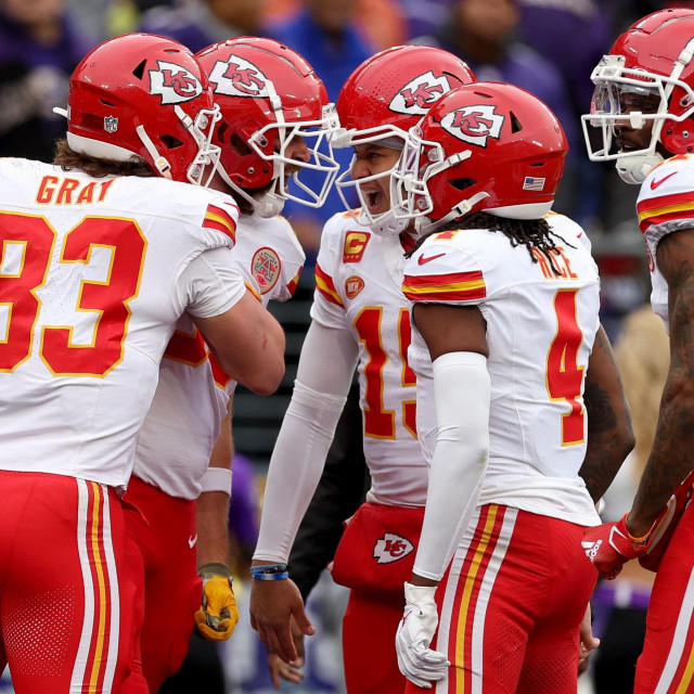 Travis Kelce, Patrick Mahomes i suigrači