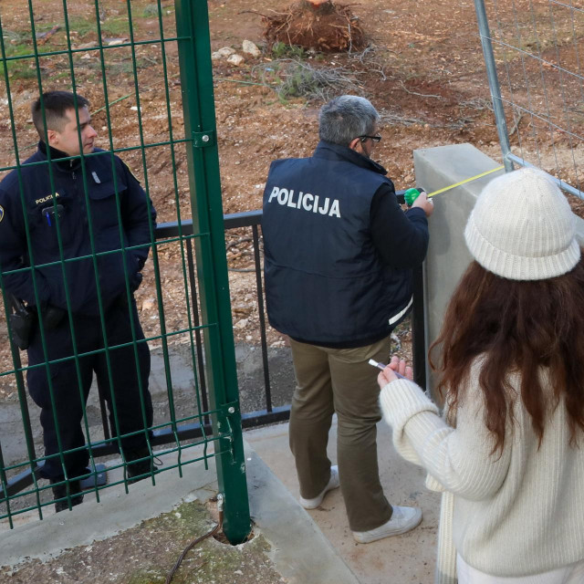 Policijski očevid na gradilištu nogometnog igrališta Valkane nakon prijave izvođača radova zbog navodne provale na teren