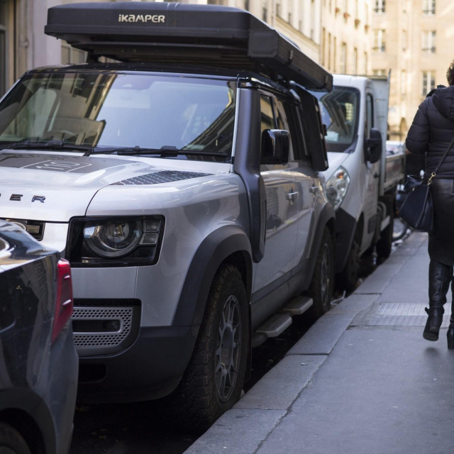 SUV-ovi na ulicama gradova, Pariz