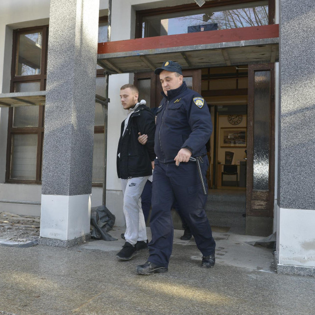 ”Otac je snimke predao policiji, ali i lokalnom portalu koji ih je odmah objavio. Policija je trinaest dana poslije uhitila 21-godišnjaka kojega sumnjiči za napad”