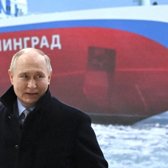 Vladimir Putin ispred ledolomca Lenjingrad