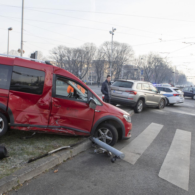 Sudar na križanju Vukovarske i Savske 