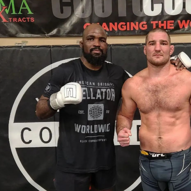 Corey Anderson (lijevo) i Sean Strickland (desno)