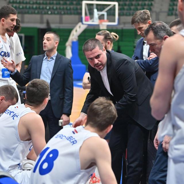 Dino Repeša s igračima