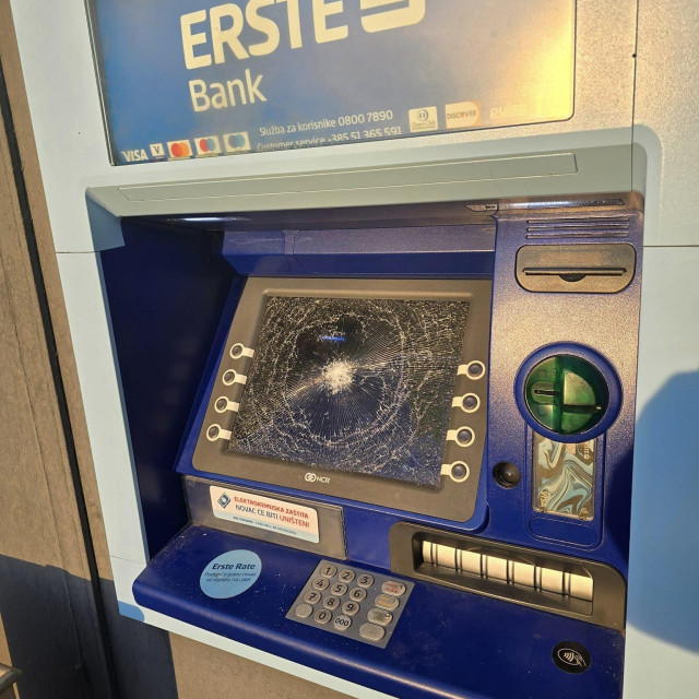 Razbijeni bankomat u Oroslavju