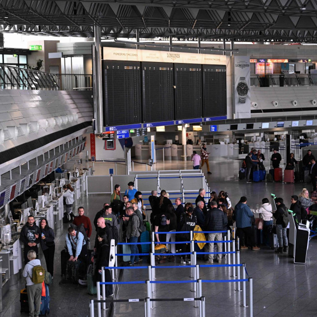 Velike gužve i golemi redovi u Frankfurtu