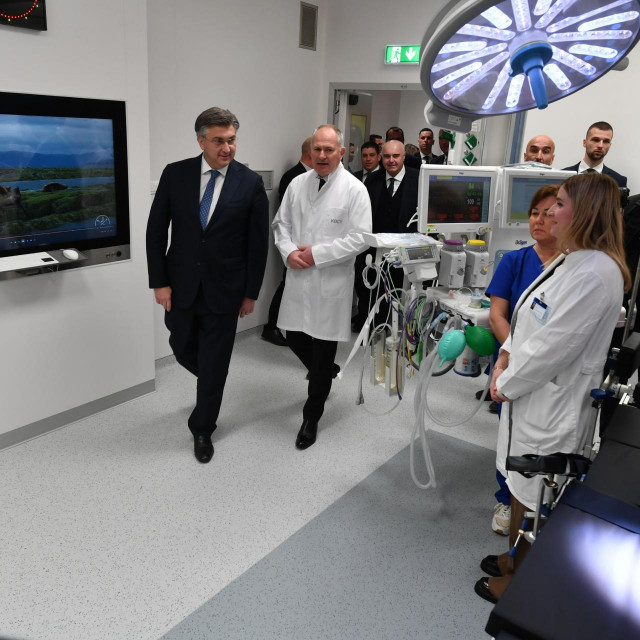 Andrej Plenković u obilasku bolnice
