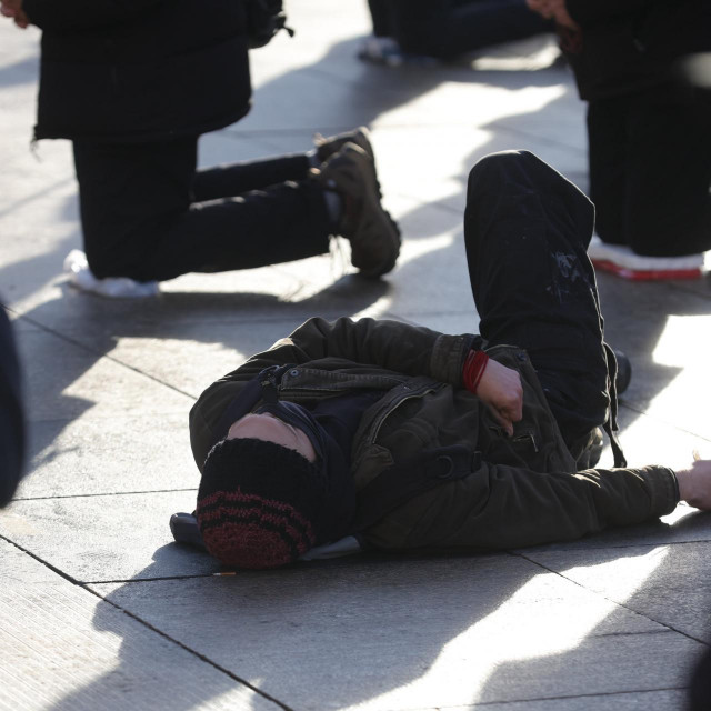 Zagreb, Trg bana Josipa Jelačića.
Vjerski skup muškaraca u organizaciji bratstva Vitezovi bezgrešnog srca Marijina koji se održava svake prve subote u mjesecu.