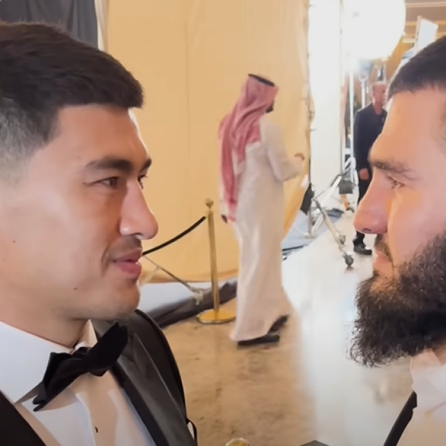 Dmitry Bivol (lijevo) i Artur Beterbiev (desno)