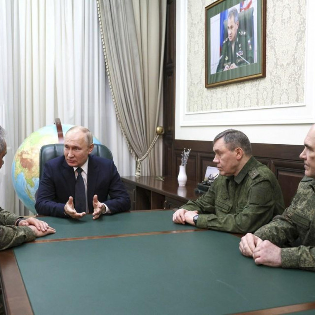 Ministar obrane Ruske Federacije Sergej Šojgu, ruski predsjednik Vladimir Putin, načelnik Glavnog stožera ruske vojske Valerij Gerasimov i general Sergej Rudskoj