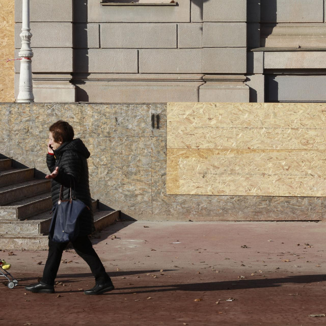 Pločama prekriveni grafiti Radosti moja i Lipoto na Muzeju Mimara