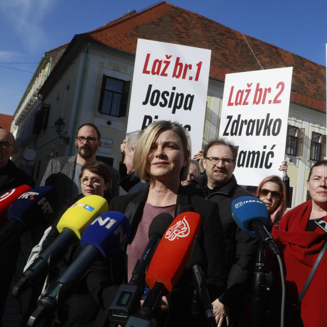 Sandra Benčić i zastupnici Možemo! na Trgu Svetog Marka