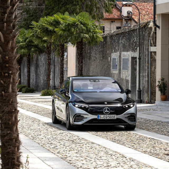 Mercedes Benz EQS (ilustracija)