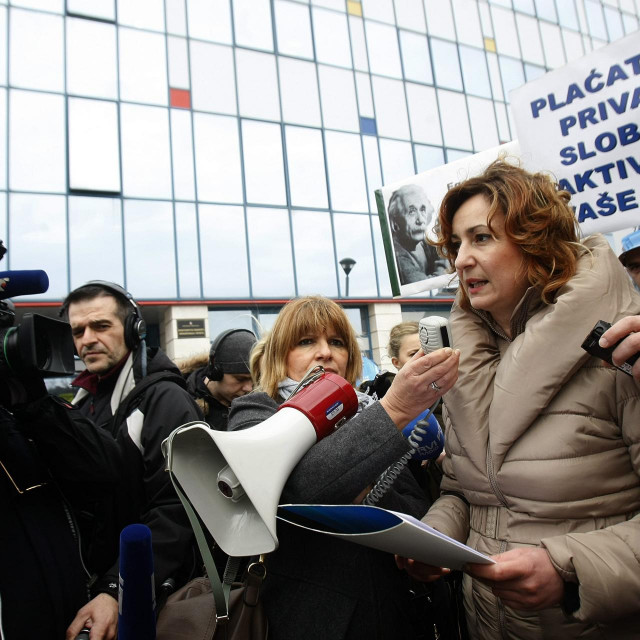 Sindikati u obrazovanju podijeljeni su u metodama dolaska do boljih plaća