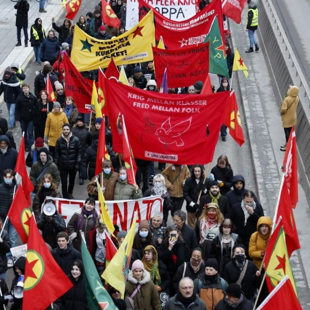 Demonstracije Demokratskog kurdskog centra u Stockholmu protiv turskog predsjednika Erdoğana i švedskog pristupanja NATO-u