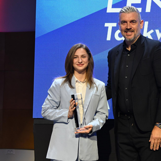 Lena Stojković, Taekwondo klub Marjan Split, dodjeljuje Stipe Pletikosa