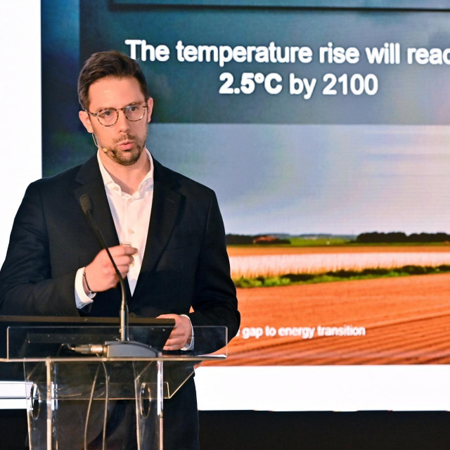 Mislav Slade Šilović, voditelj poslovnog savjetovanja za sektor energetike u JIE za PwC Hrvatska, održao je uvodno izlaganje na konferenciji o globalnim trendovima