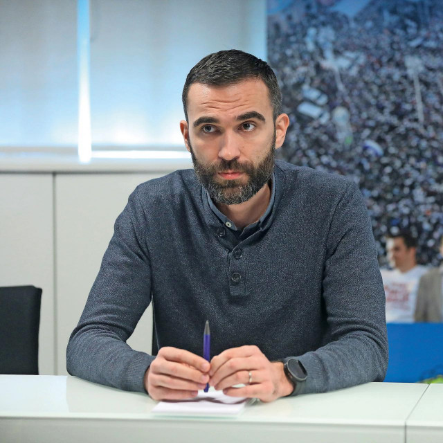 Neprihvatljiv nam je Vladin prijedlog, u kojem su katastrofalno, nelogično određeni odnosi koeficijenata između pojedinih radnih mjesta, rekao je Matija Kroflin