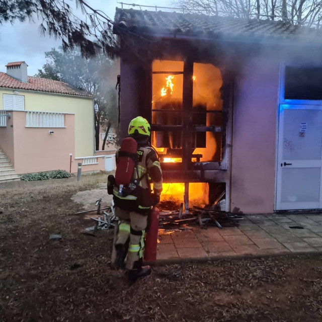 Požar trafostanice u Rovinju