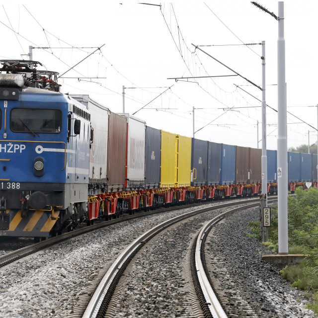 Ilustracija, teretni vlak