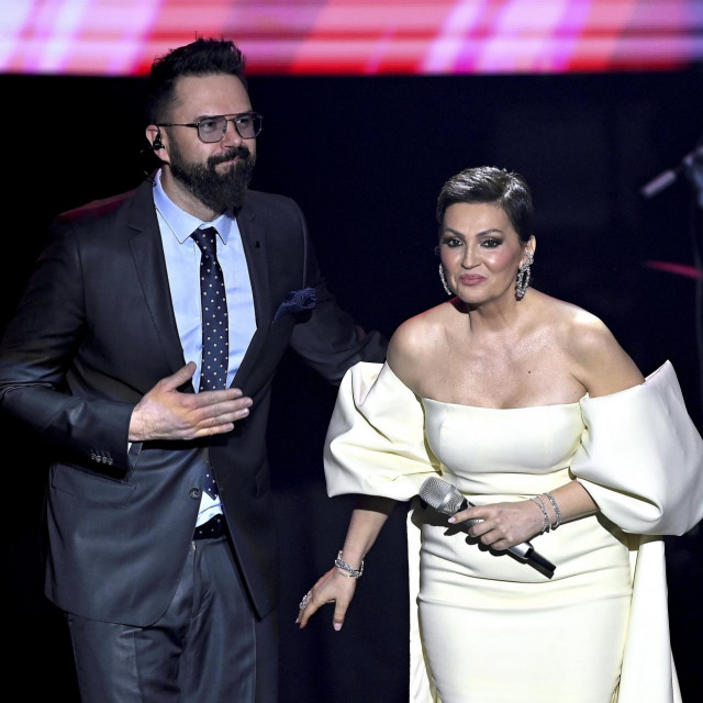 Petar Grašo i Nina Badrić izveli su svoj hit ”Nemoj” za koji su dobili i Zlatni Studio 