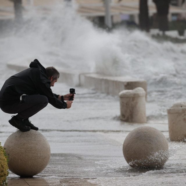 Olujno jugo, ilustracija