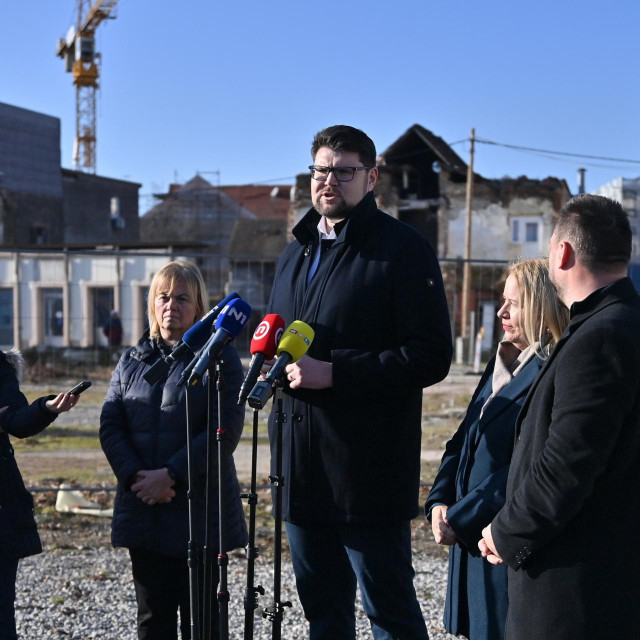 Pedja Grbin, Branka Bakšić Mitić, Kristina Ikić Banicek.

 