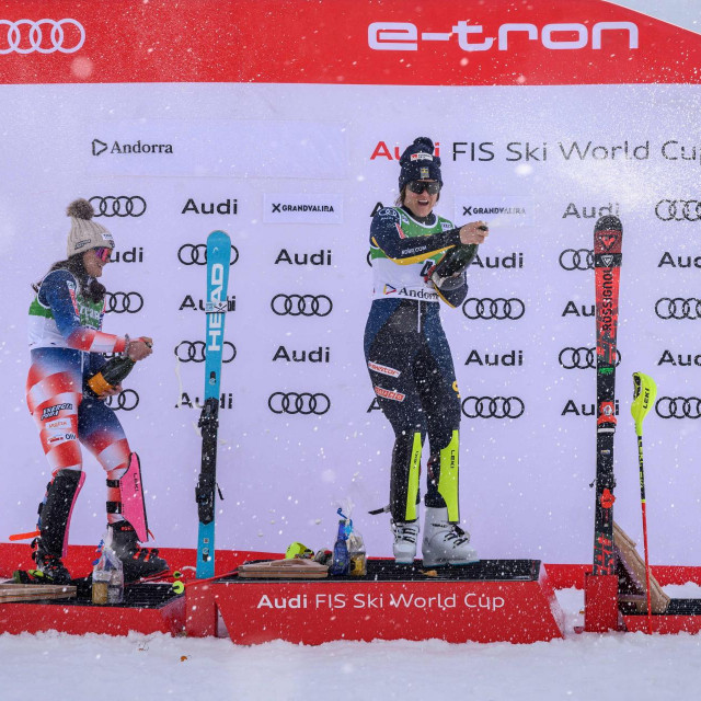 Postolje u Soldeuu: Zrinka Ljutić, Anna Swenn Larsson, Paula Moltzan